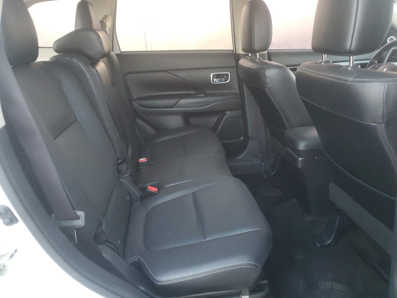 MITSUBISHI OUTLANDER SE