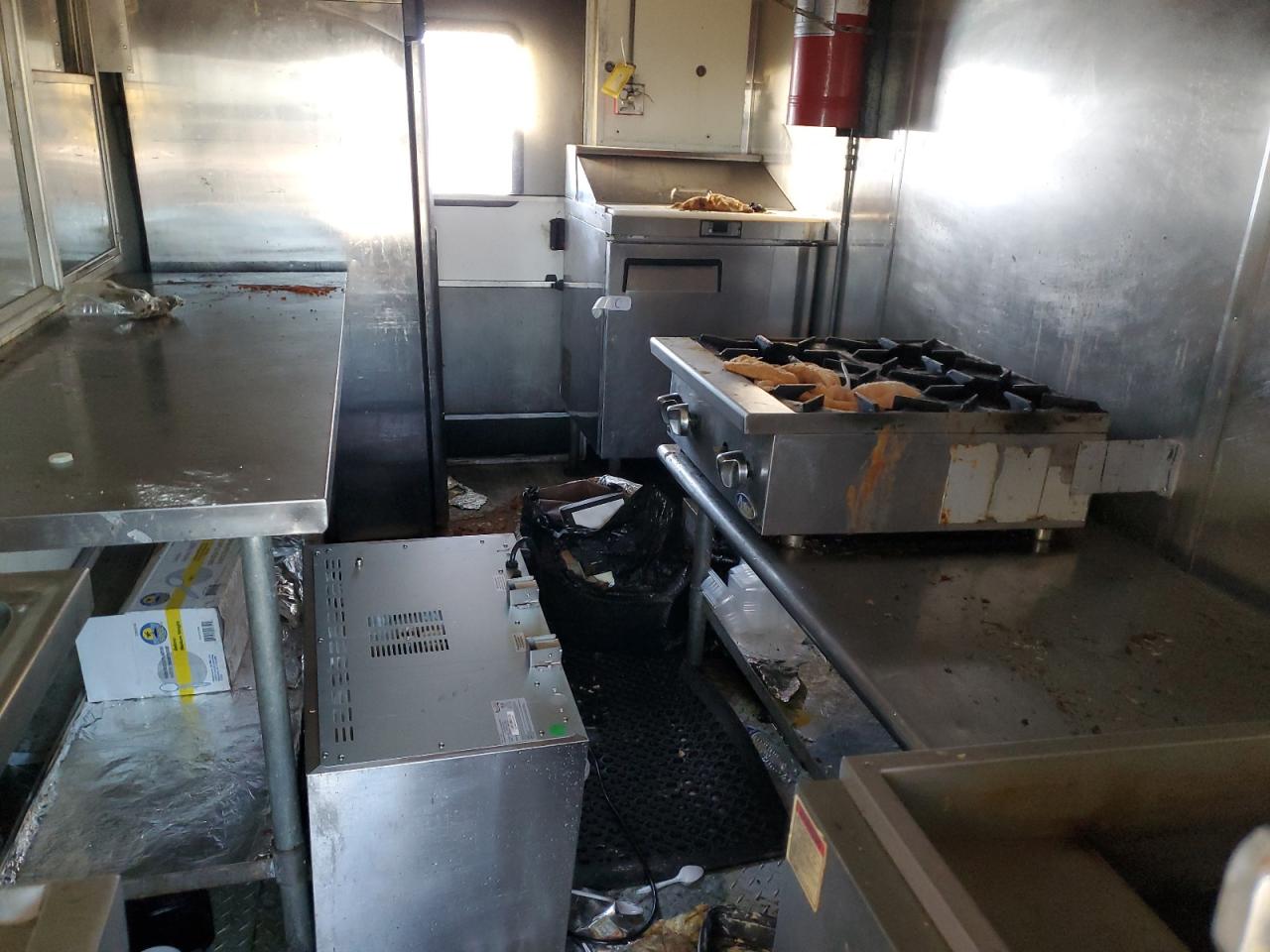 Lot #3284308030 1998 CHEVROLET P30