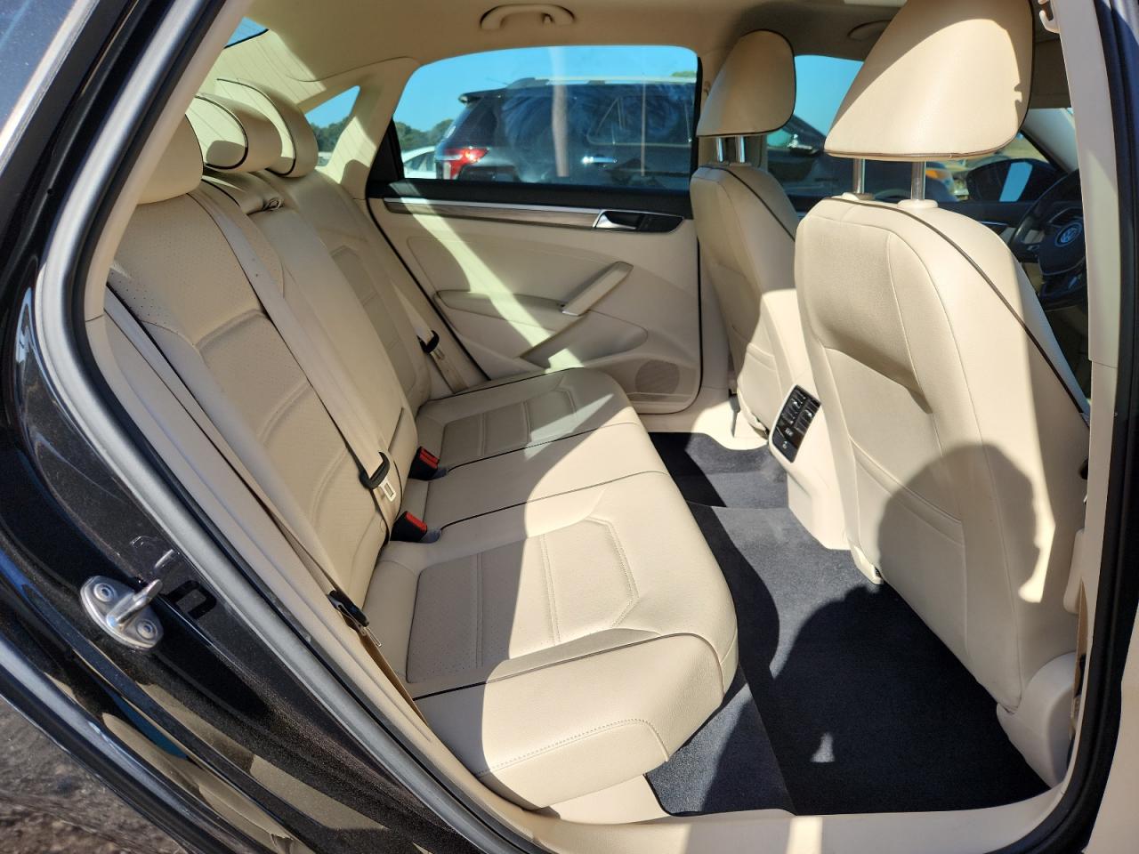 VOLKSWAGEN PASSAT SE