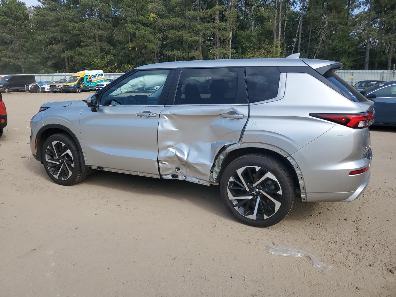 MITSUBISHI OUTLANDER SE