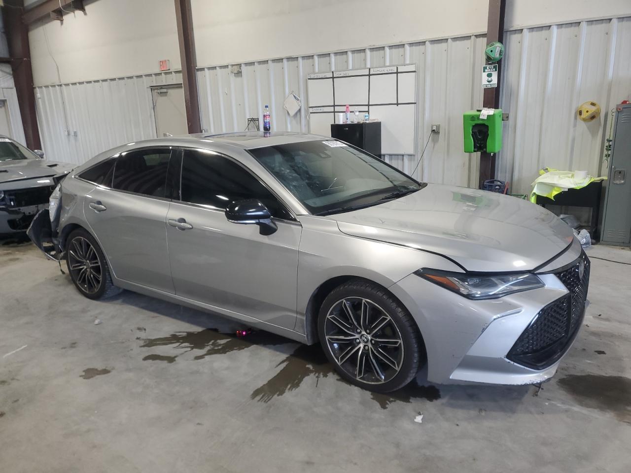 Lot #3302743078 2019 TOYOTA AVALON XLE