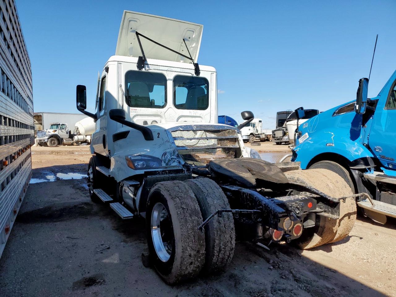 Lot #3296945870 2021 FREIGHTLINER CASCADIA 1