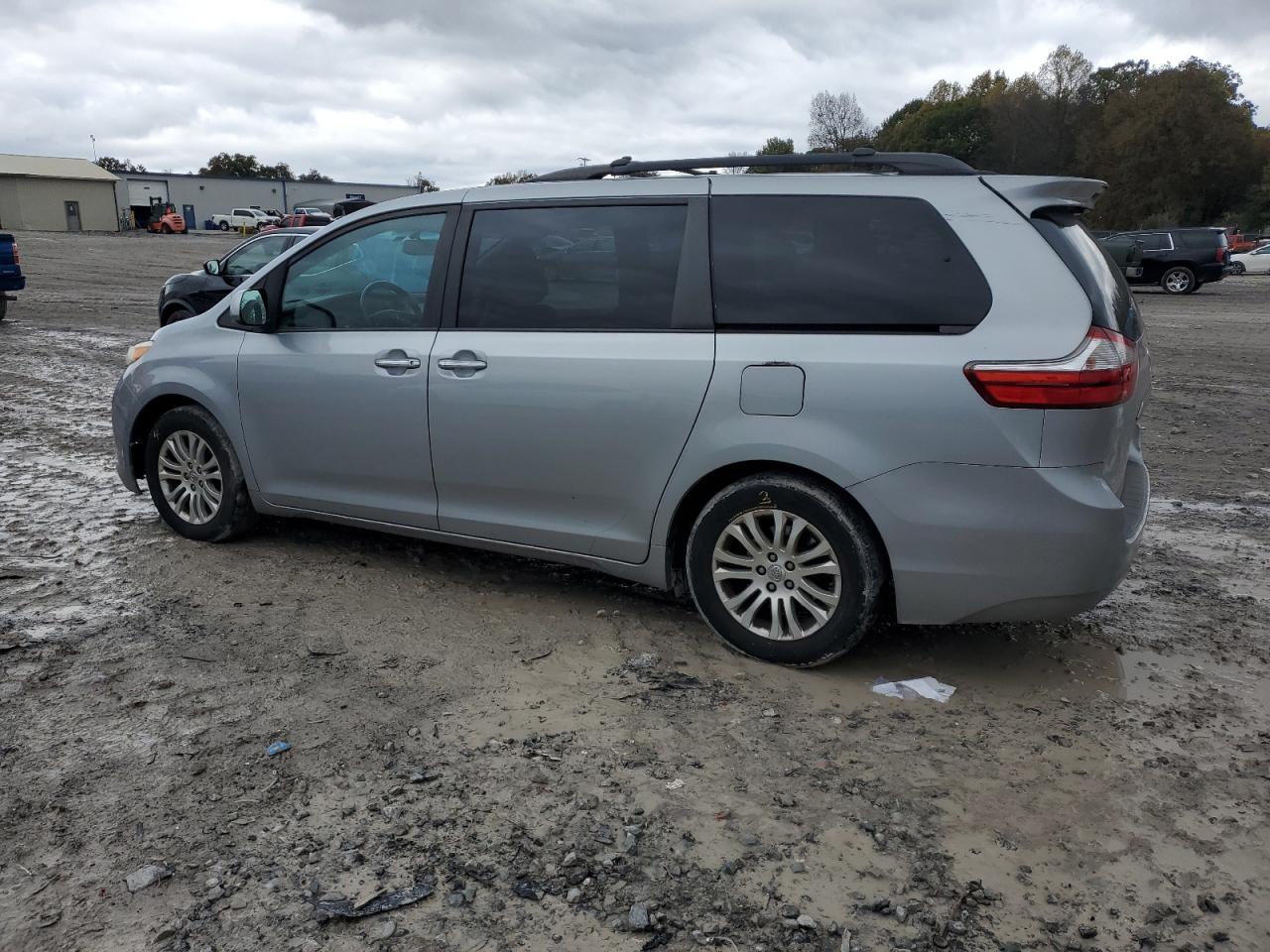 TOYOTA SIENNA XLE