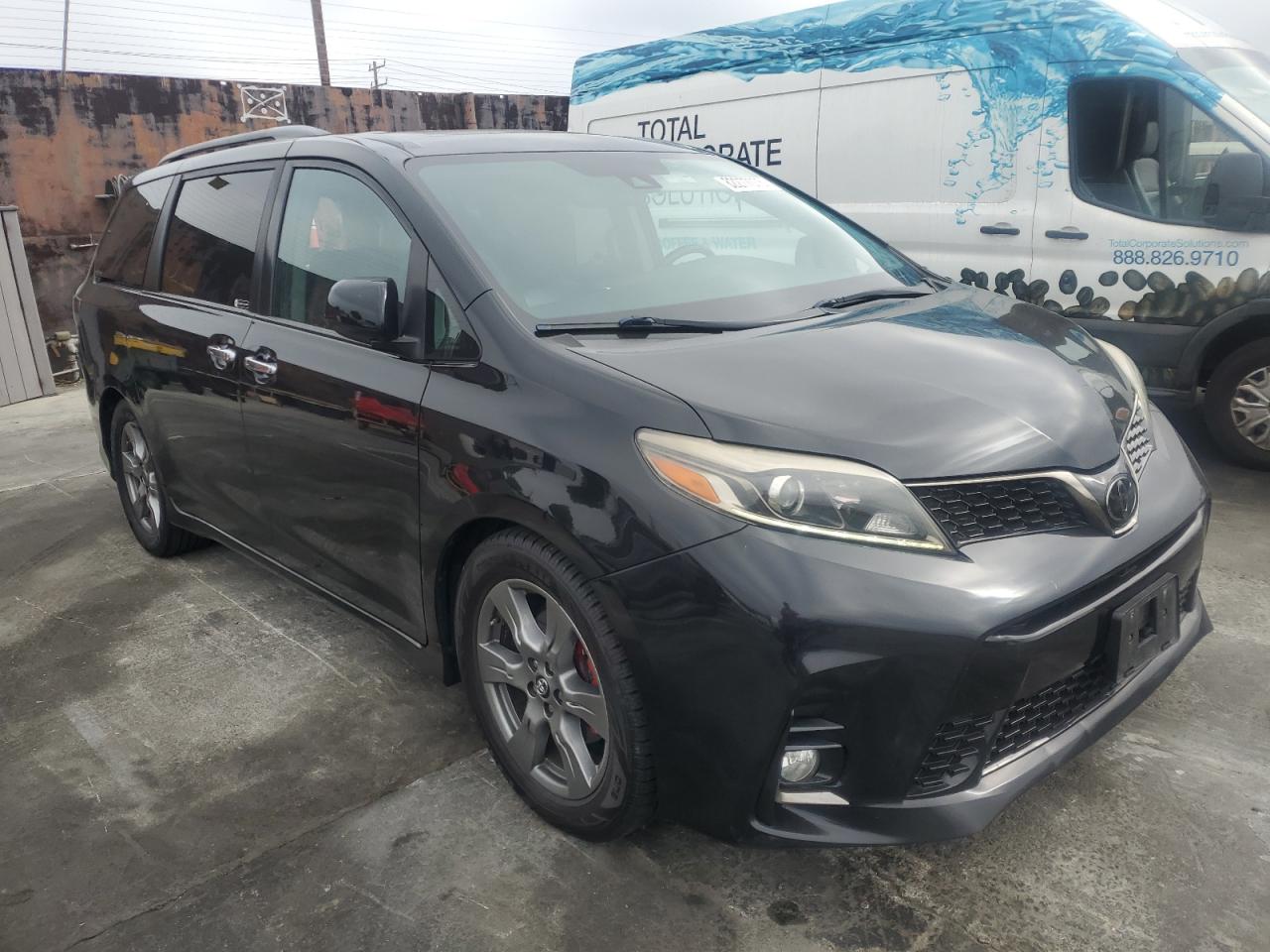 TOYOTA SIENNA SE