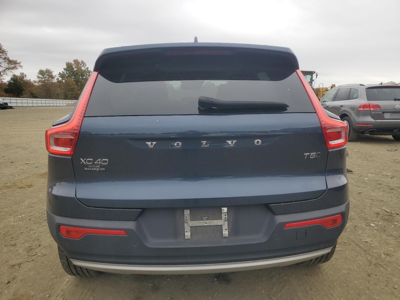 VOLVO XC40 T5 MOMENTUM