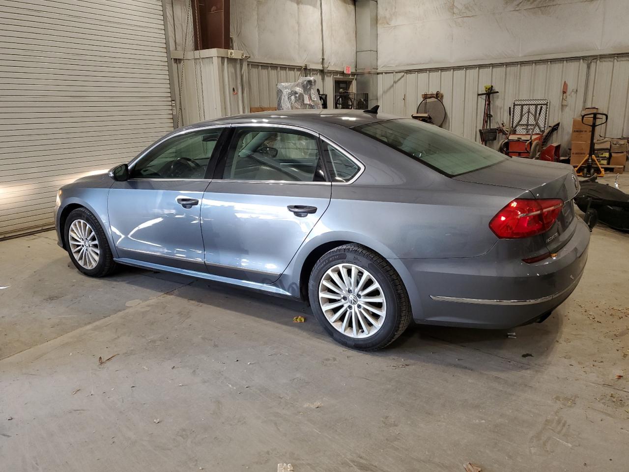 VOLKSWAGEN PASSAT SE