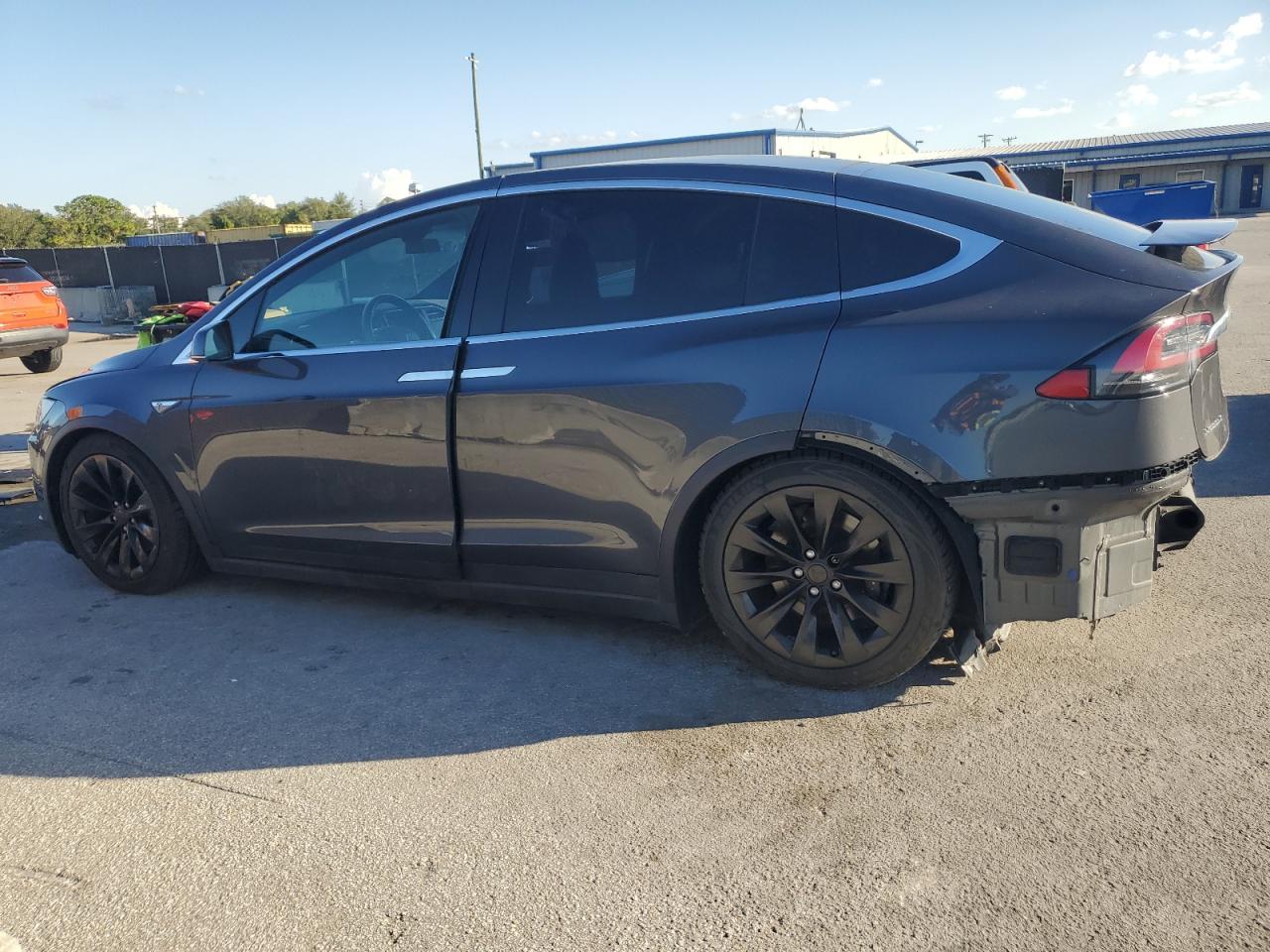 TESLA MODEL X