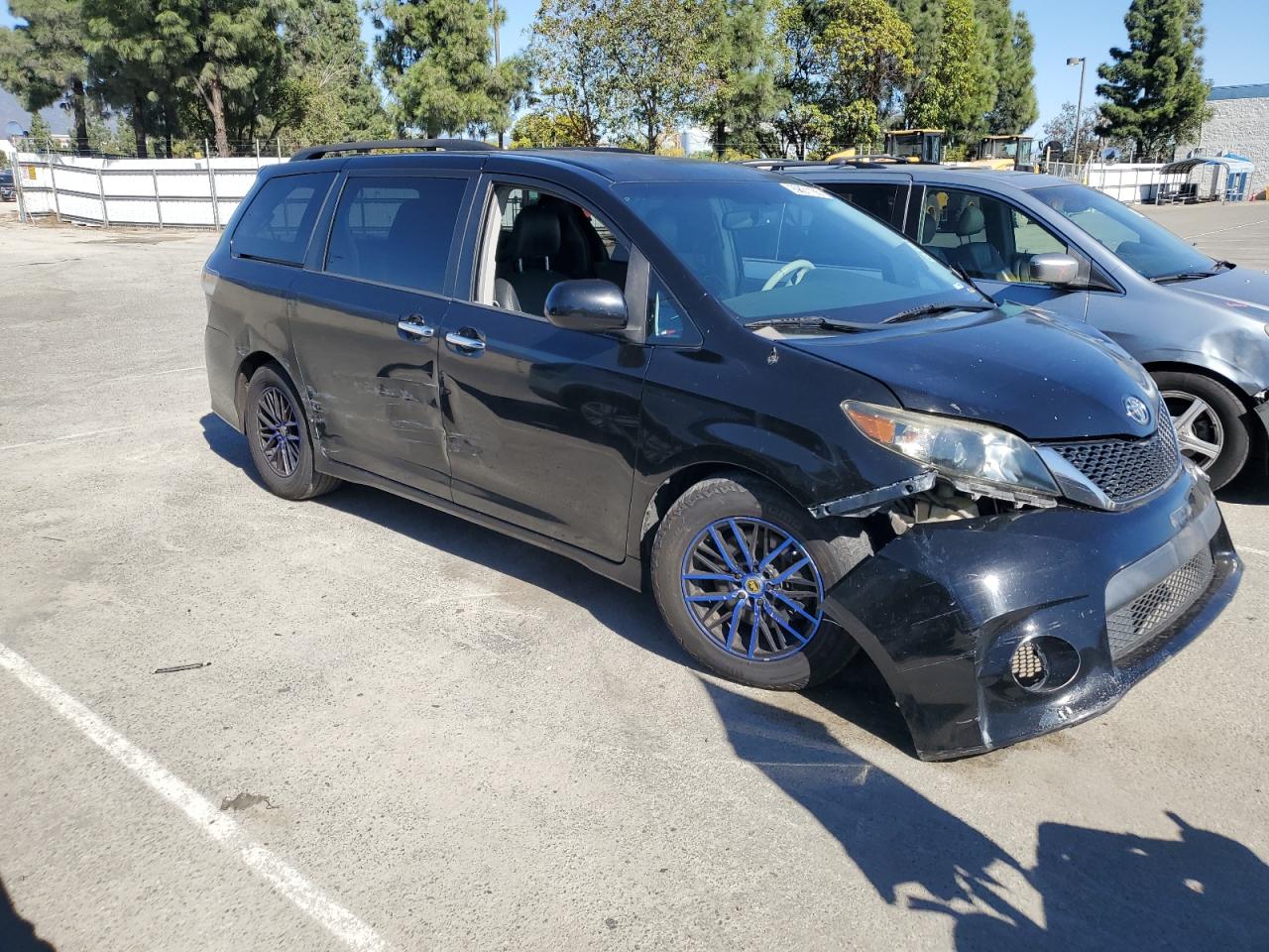 TOYOTA SIENNA SPORT