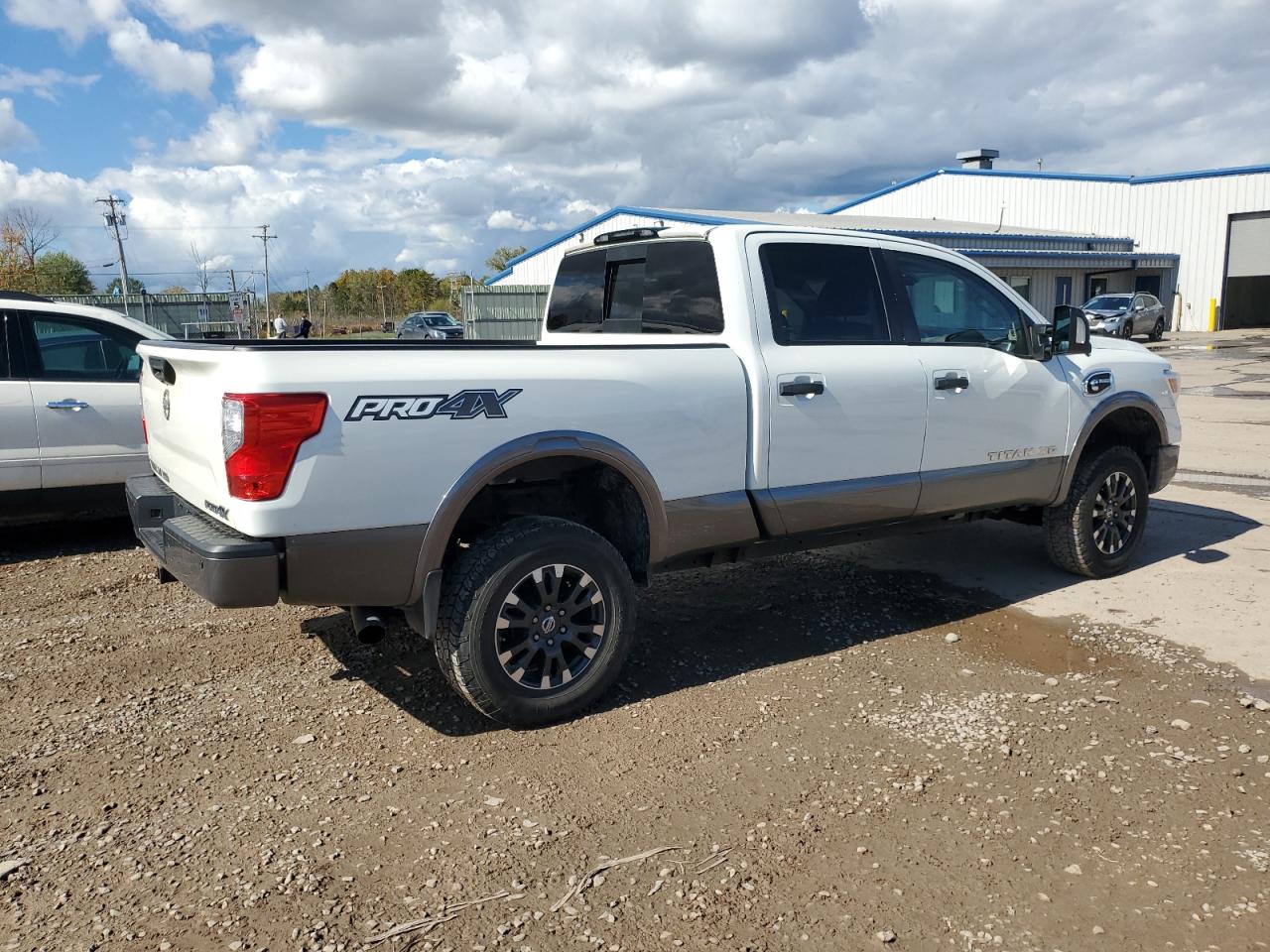 NISSAN TITAN SL
