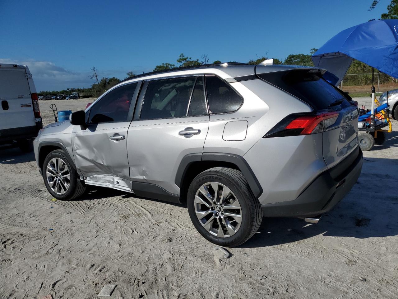 TOYOTA RAV4 XLE PREMIUM