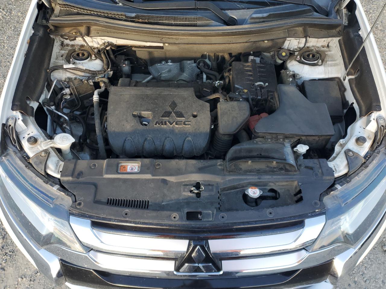 MITSUBISHI OUTLANDER SE