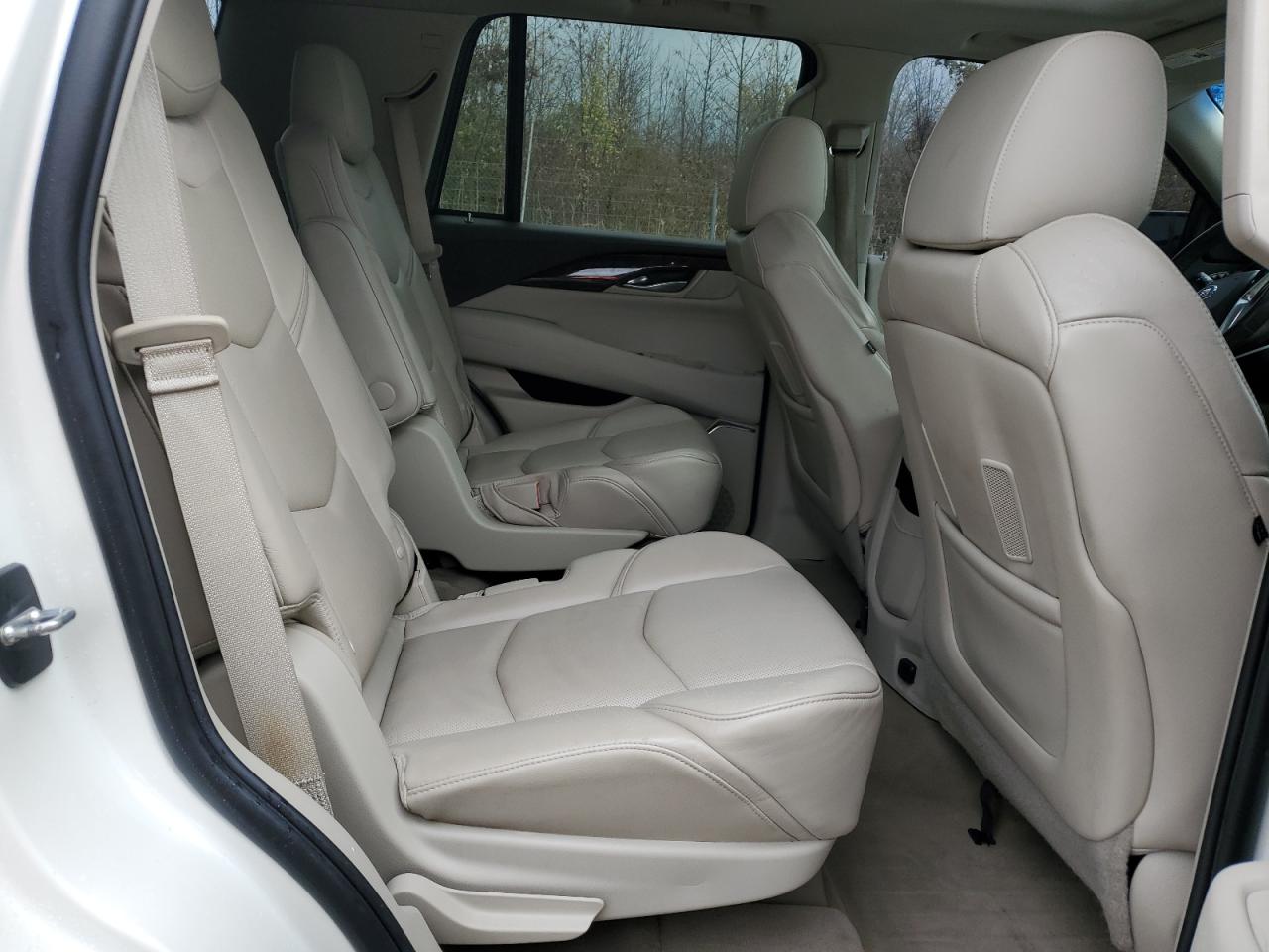 CADILLAC ESCALADE LUXURY