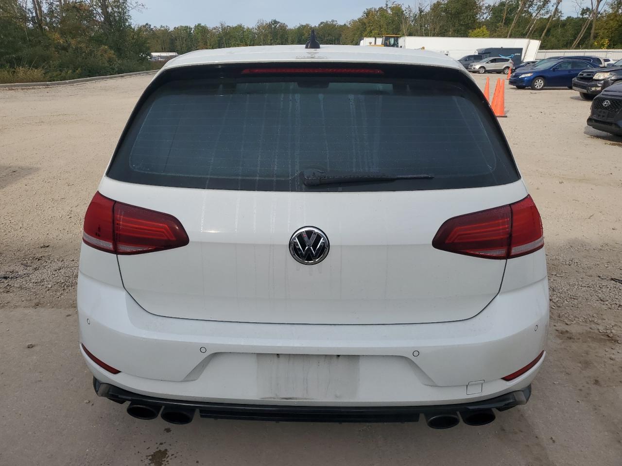 VOLKSWAGEN GOLF R