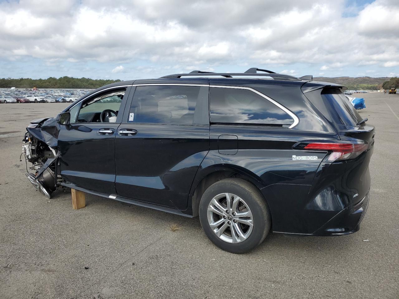 Lot #3302948617 2022 TOYOTA SIENNA XSE