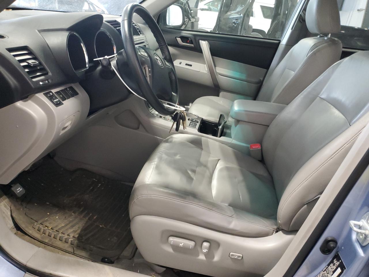 TOYOTA HIGHLANDER SPORT