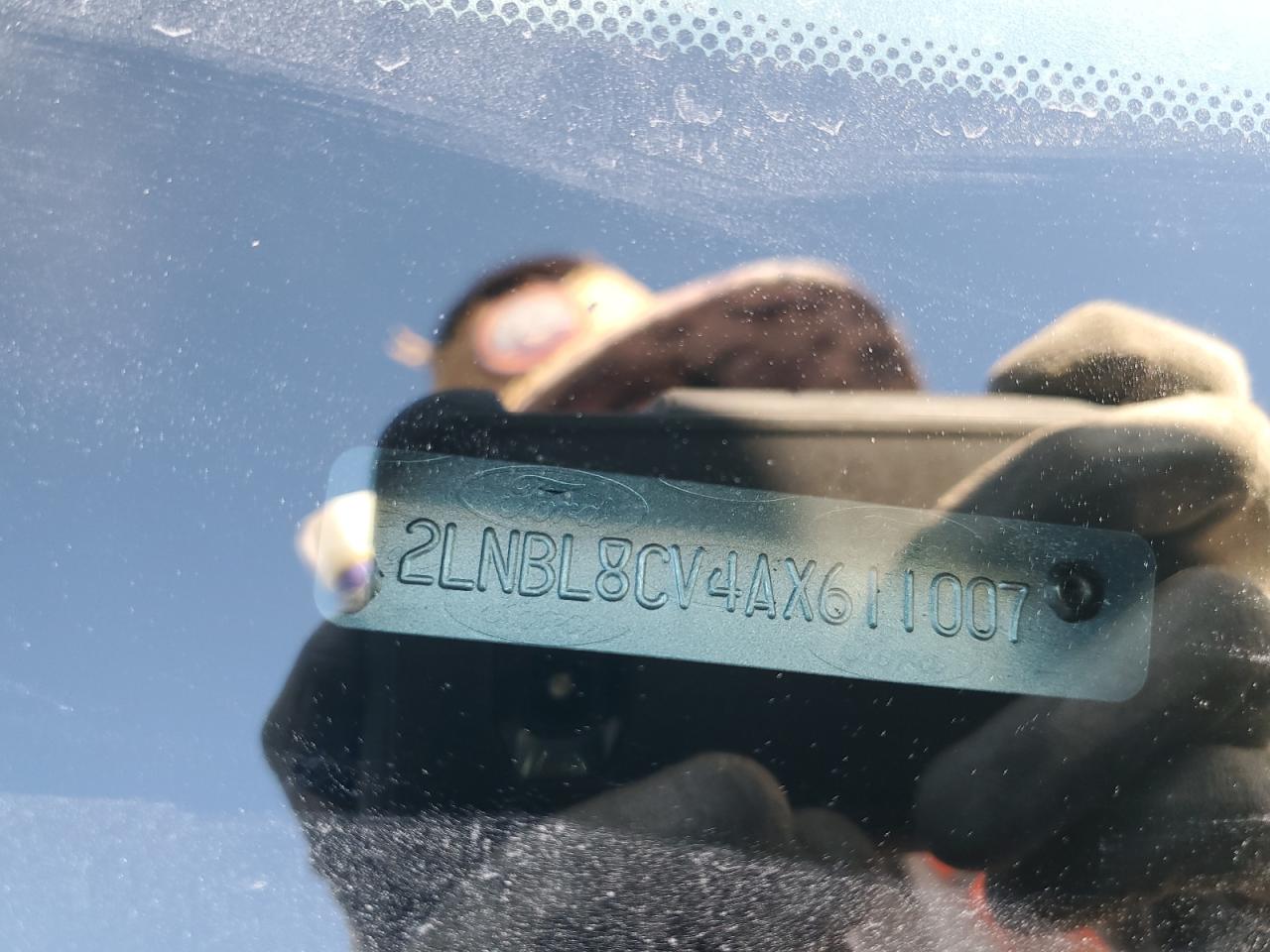 LINCOLN TOWN CAR SIGNATURE LIMITED