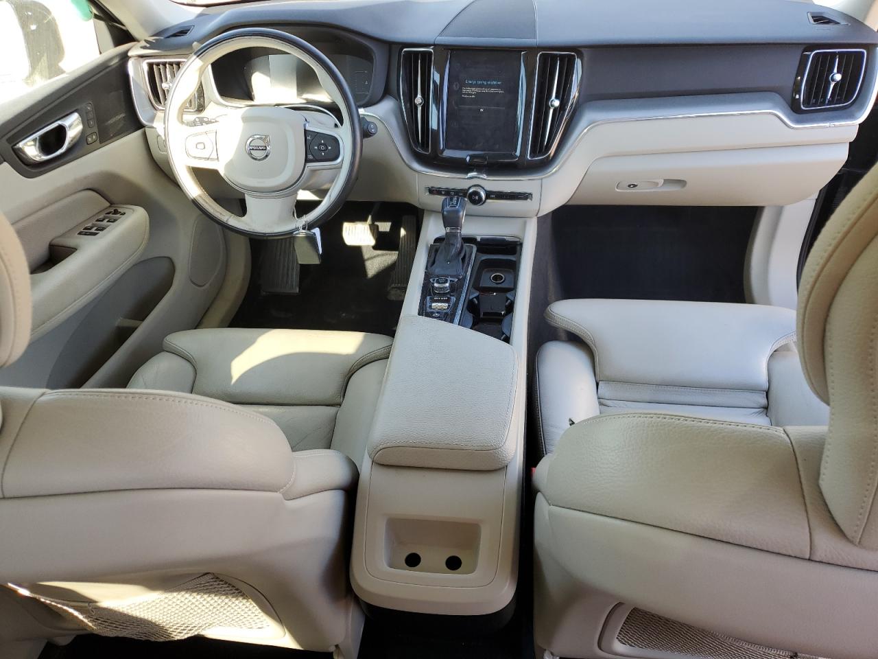 VOLVO XC60 T5 MOMENTUM