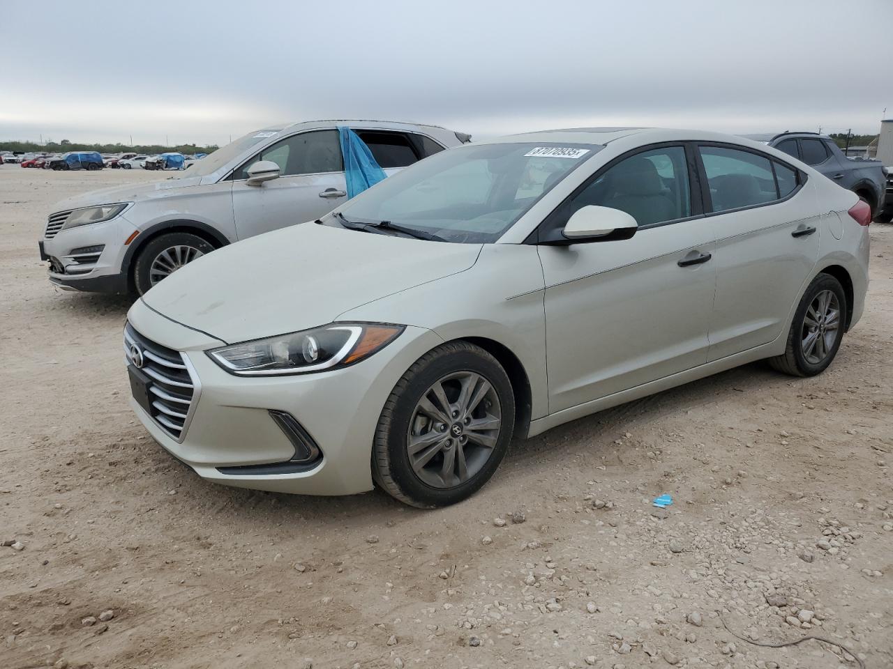 HYUNDAI ELANTRA SE
