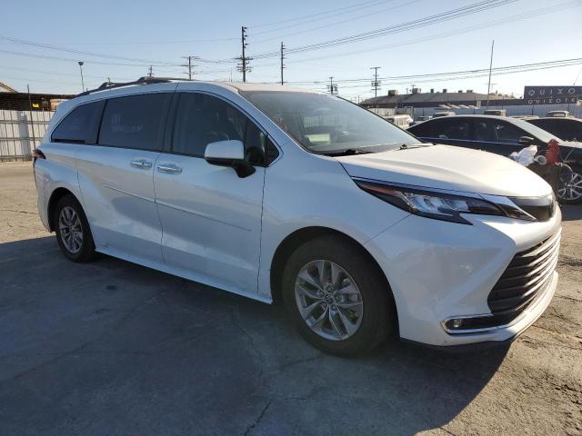 2022 TOYOTA SIENNA XLE - 5TDYRKEC7NS094003