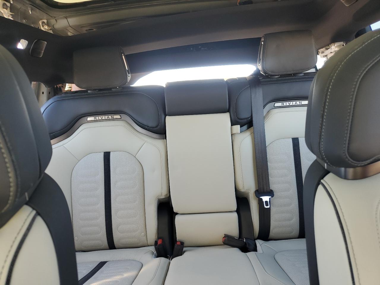 RIVIAN R1S ADVENTURE