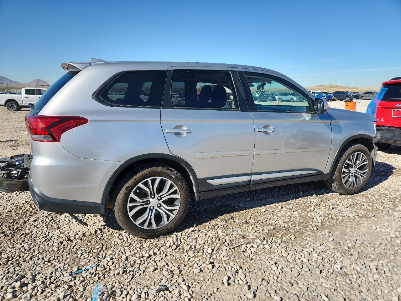 MITSUBISHI OUTLANDER SE