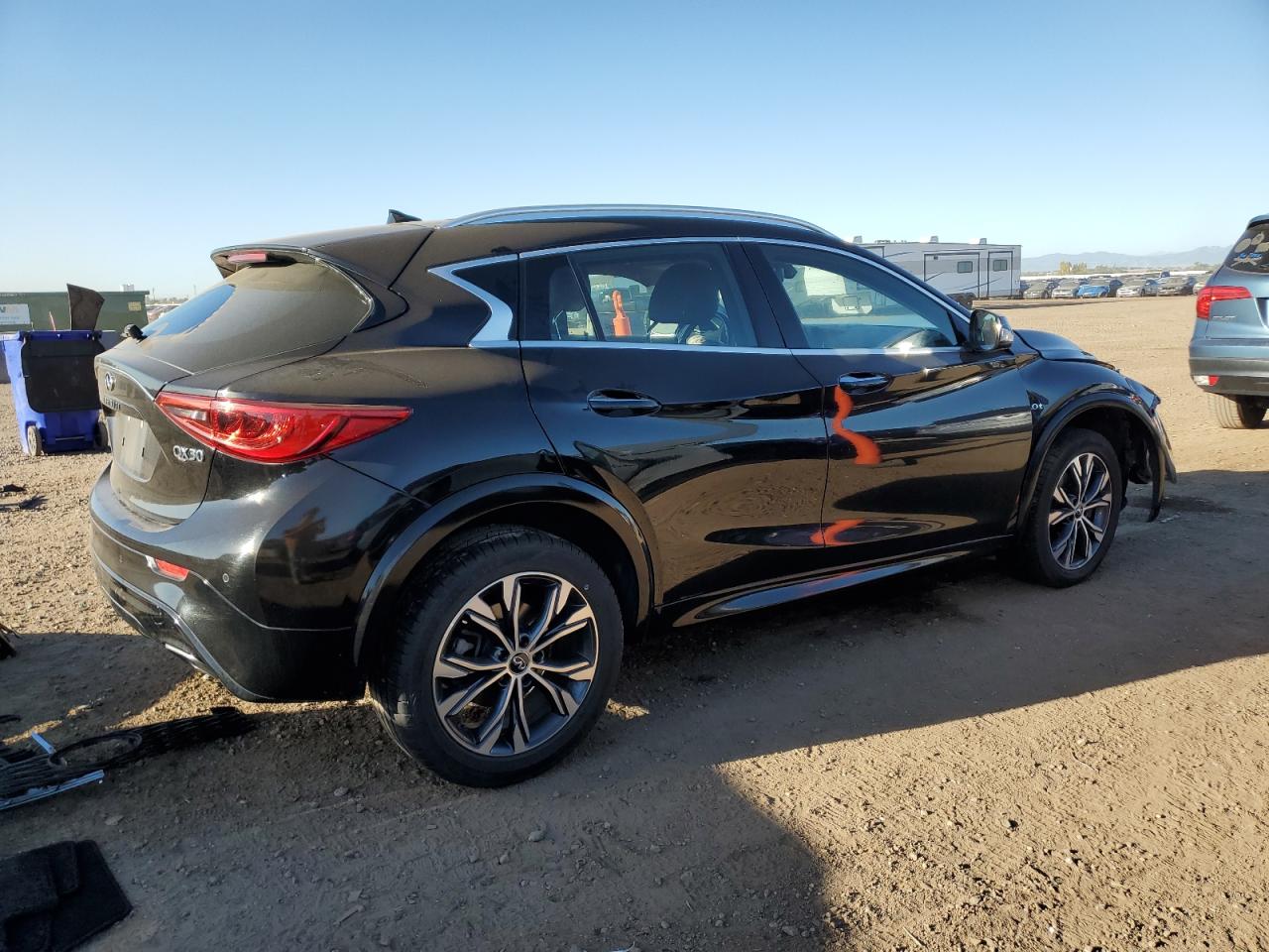 INFINITI QX30 BASE