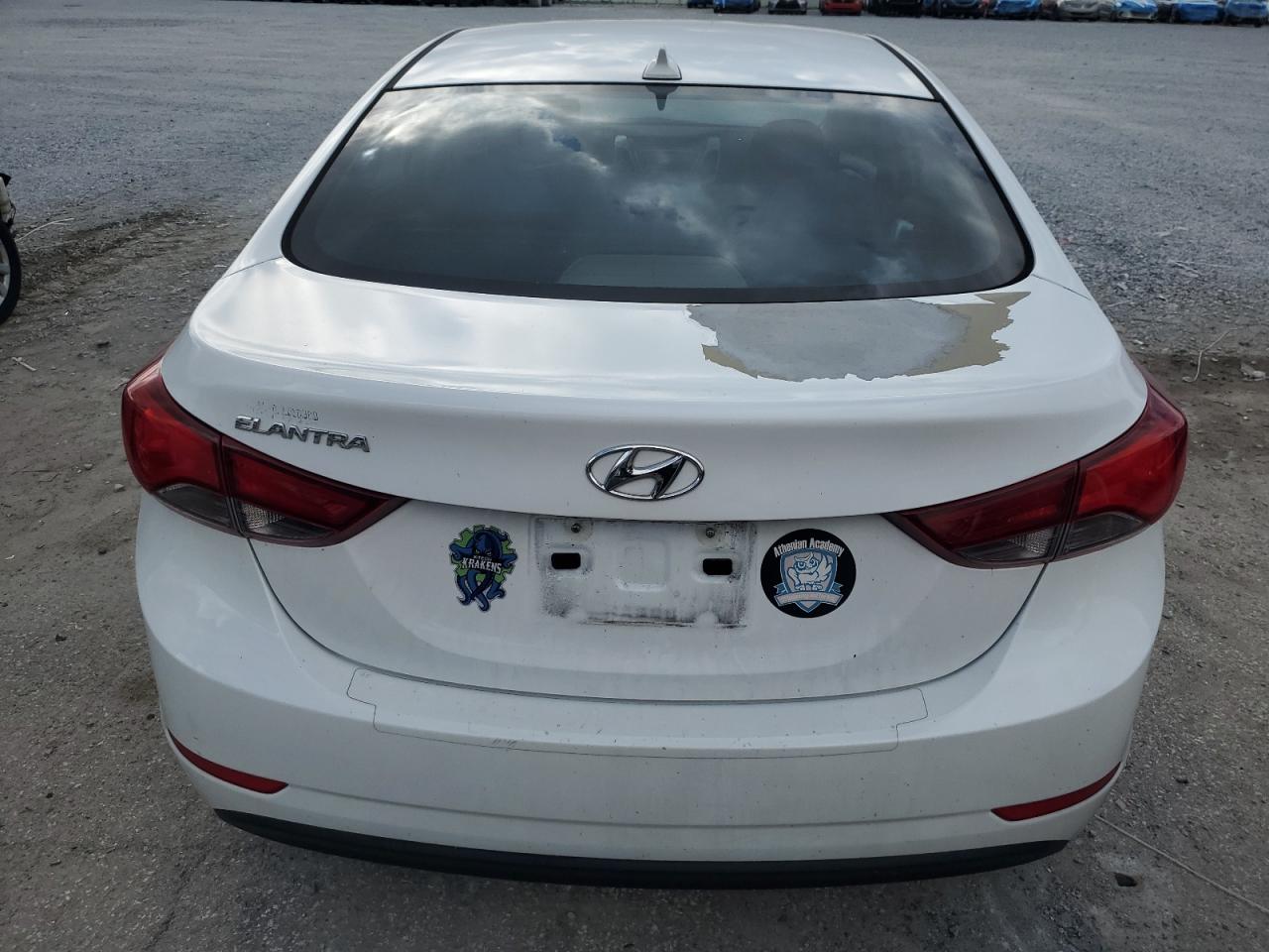 HYUNDAI ELANTRA SE