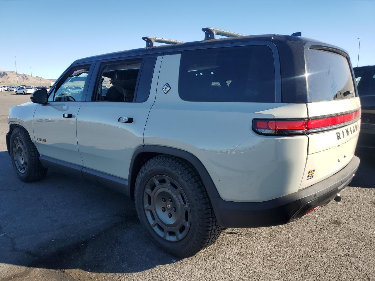 RIVIAN R1S ADVENTURE