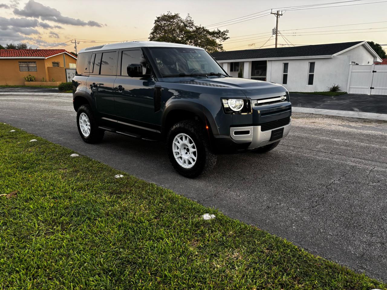 LAND ROVER DEFENDER 110