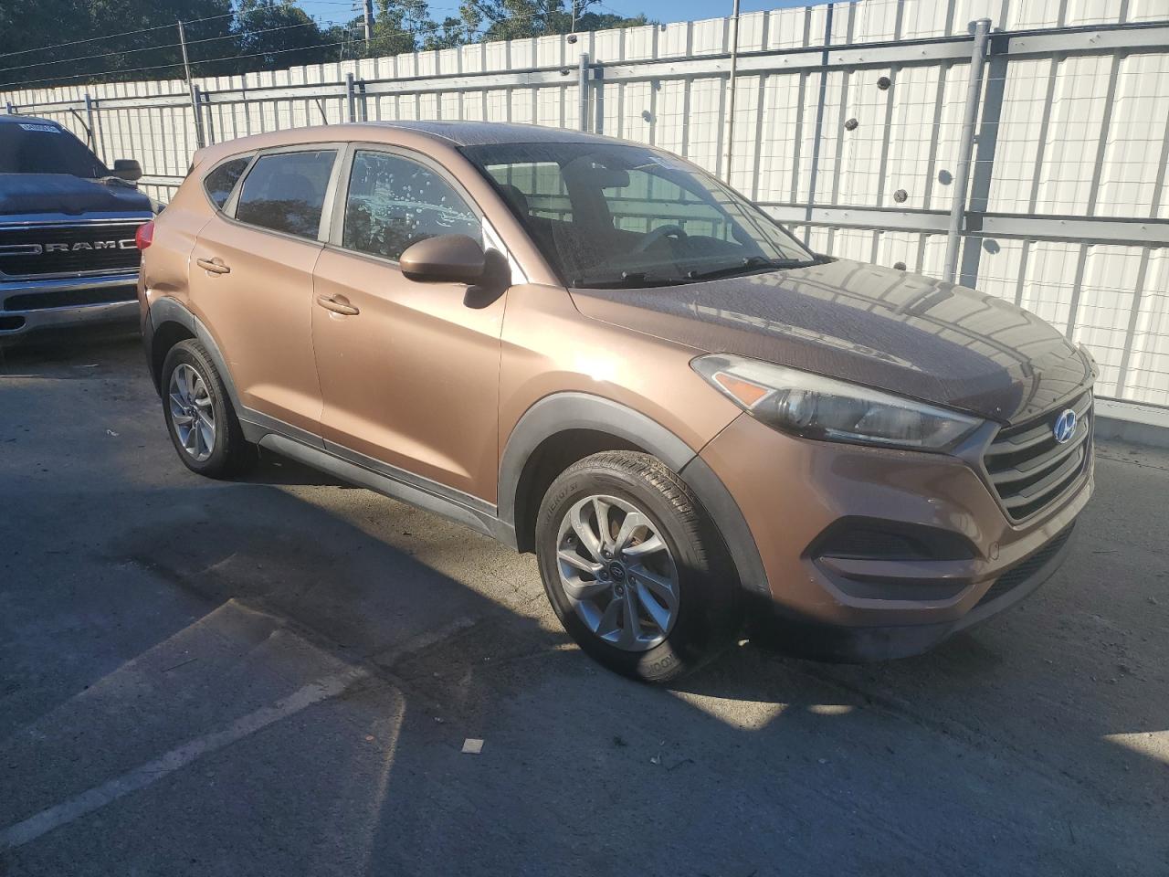 Lot #3302695022 2016 HYUNDAI TUCSON SE