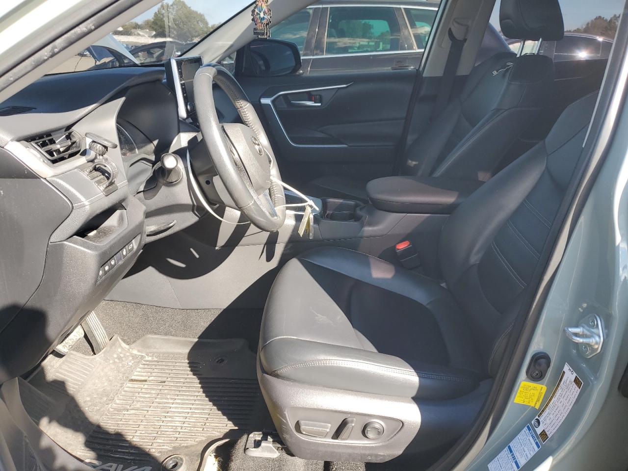 TOYOTA RAV4 XLE PREMIUM