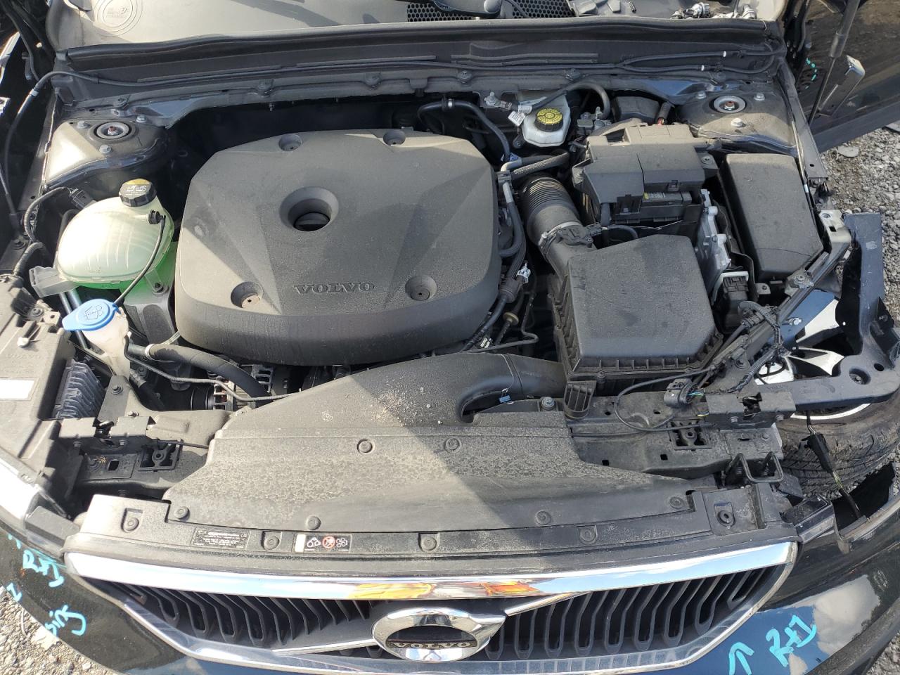 VOLVO XC40 T5 MOMENTUM