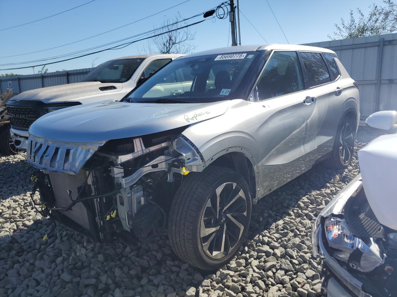 MITSUBISHI OUTLANDER ES