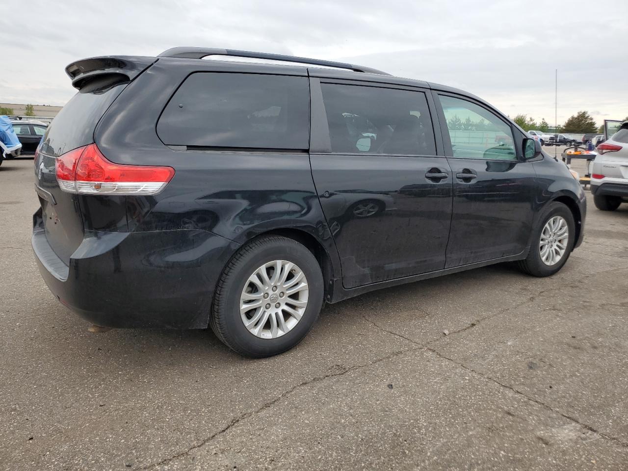 TOYOTA SIENNA XLE