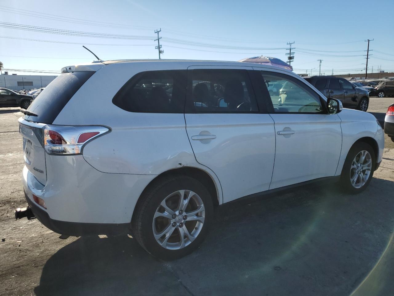 MITSUBISHI OUTLANDER SE