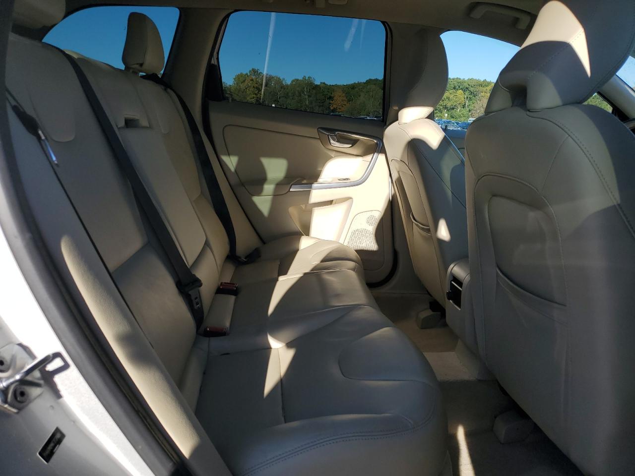 VOLVO XC60 T5 PLATINUM