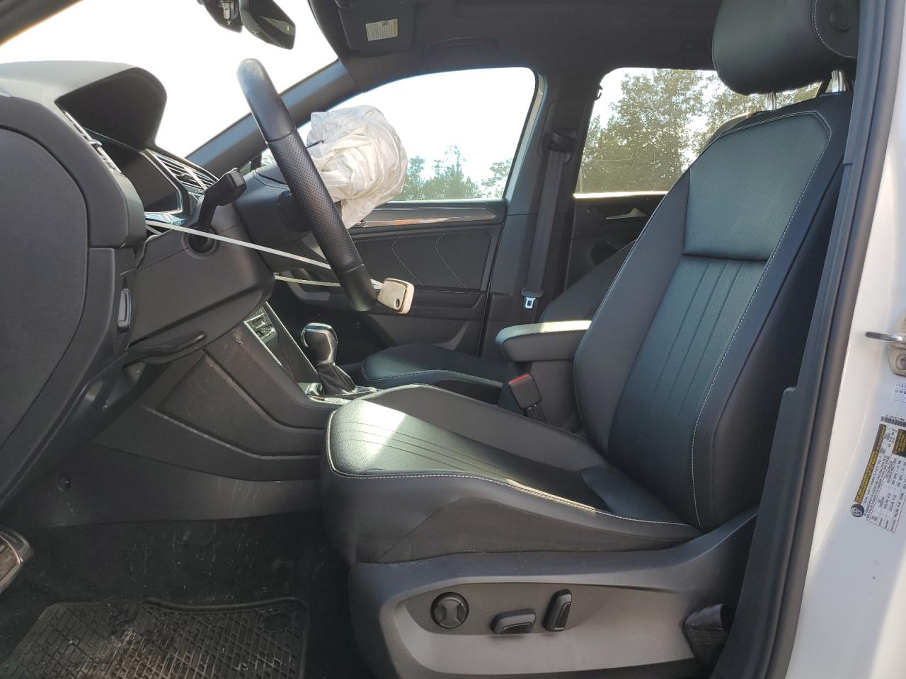 VOLKSWAGEN TIGUAN SE R-LINE BLACK