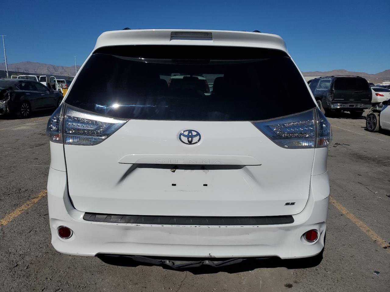 TOYOTA SIENNA SE