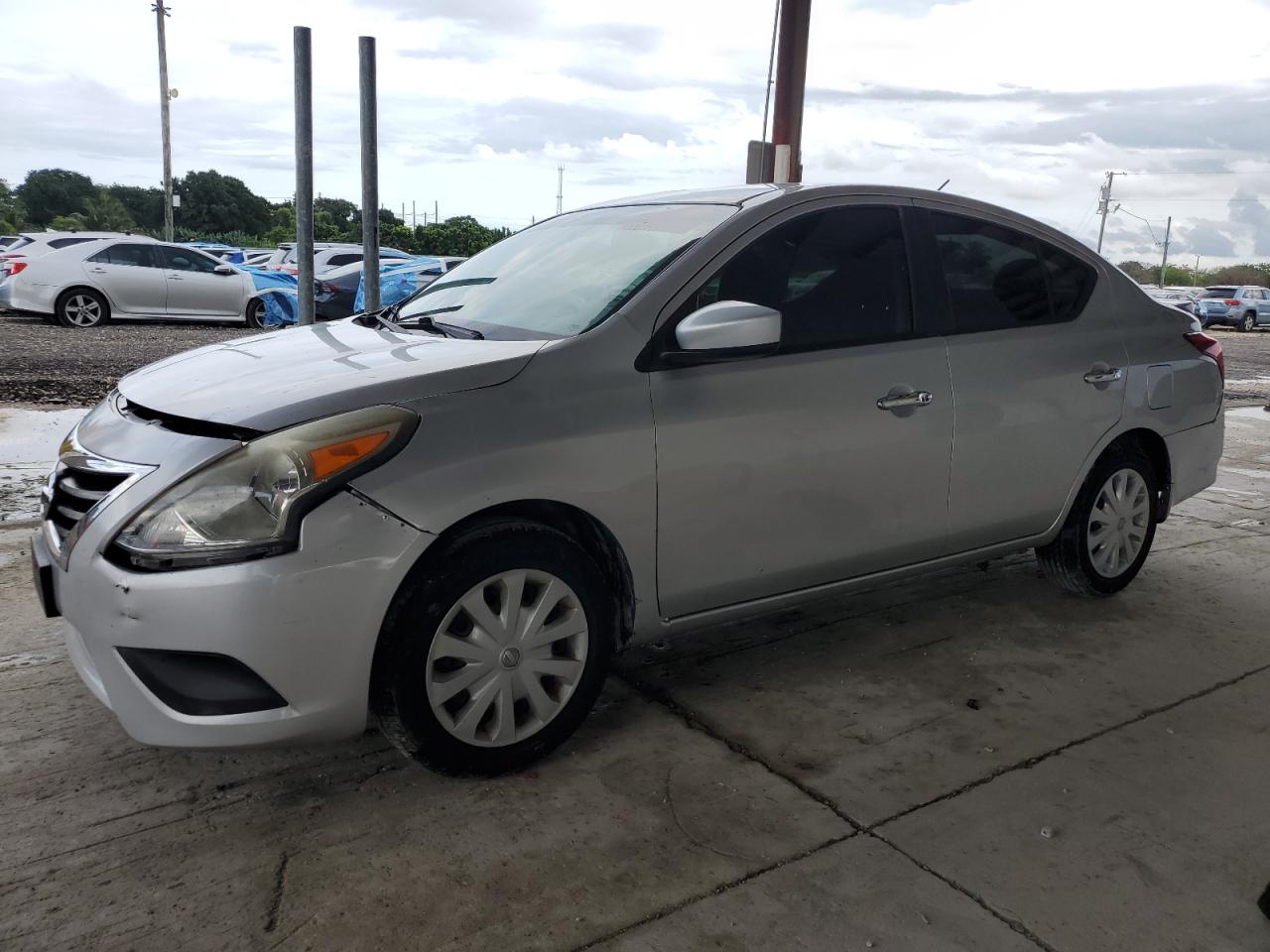 NISSAN VERSA S