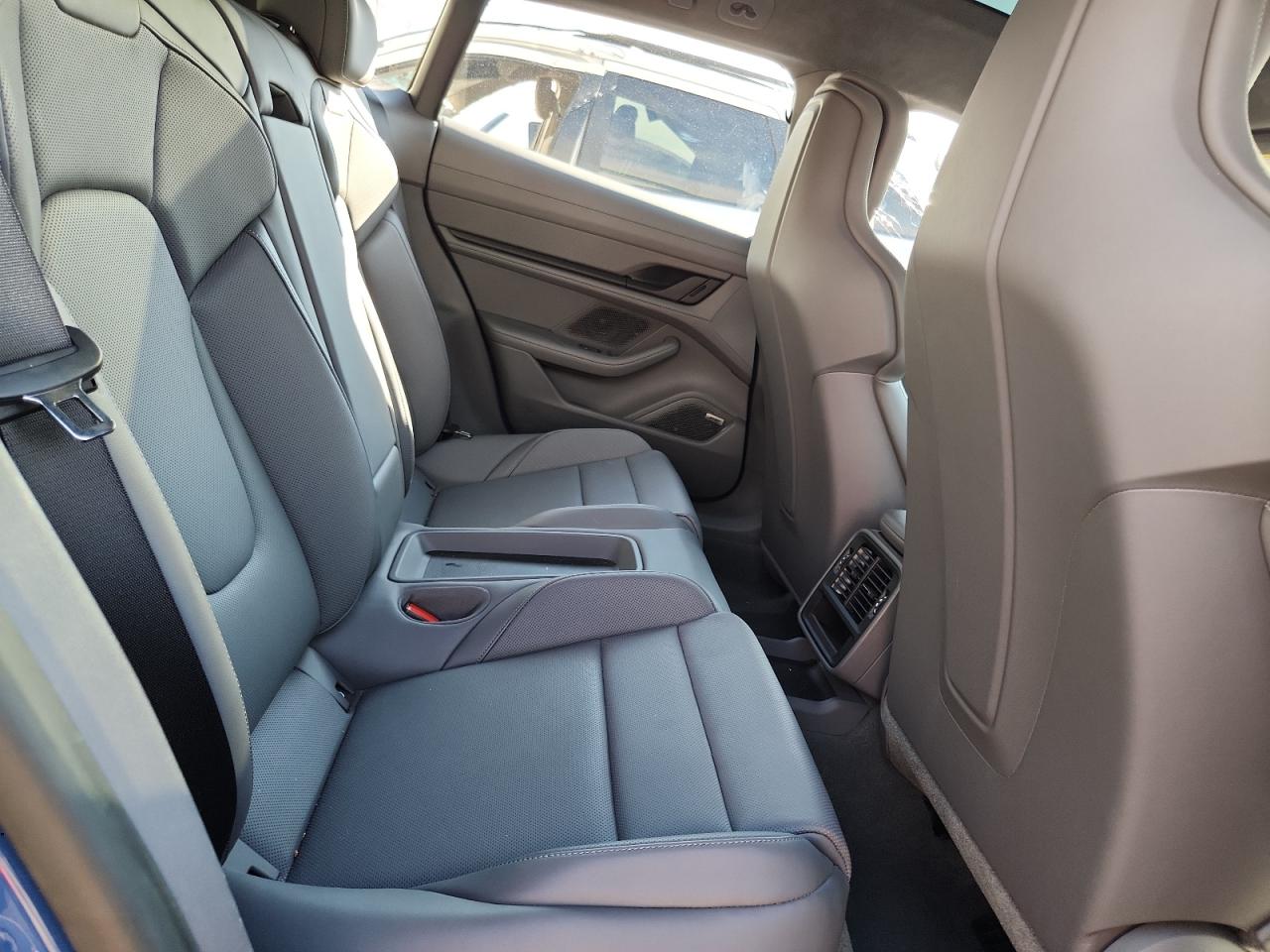 PORSCHE TAYCAN GTS SPORT TURISMO