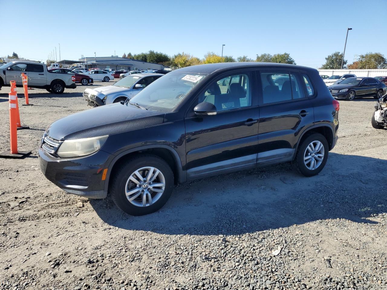 Lot #3304021597 2012 VOLKSWAGEN TIGUAN S