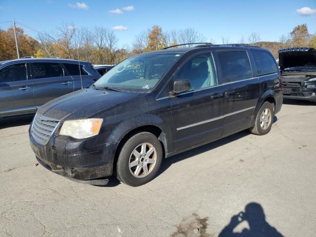 Global Auto Auctions: 2010 CHRYSLER TOWN AND C