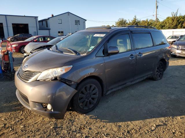 TOYOTA SIENNA XLE