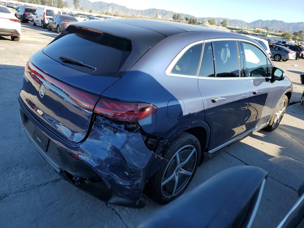 MERCEDES-BENZ EQE SUV 350+