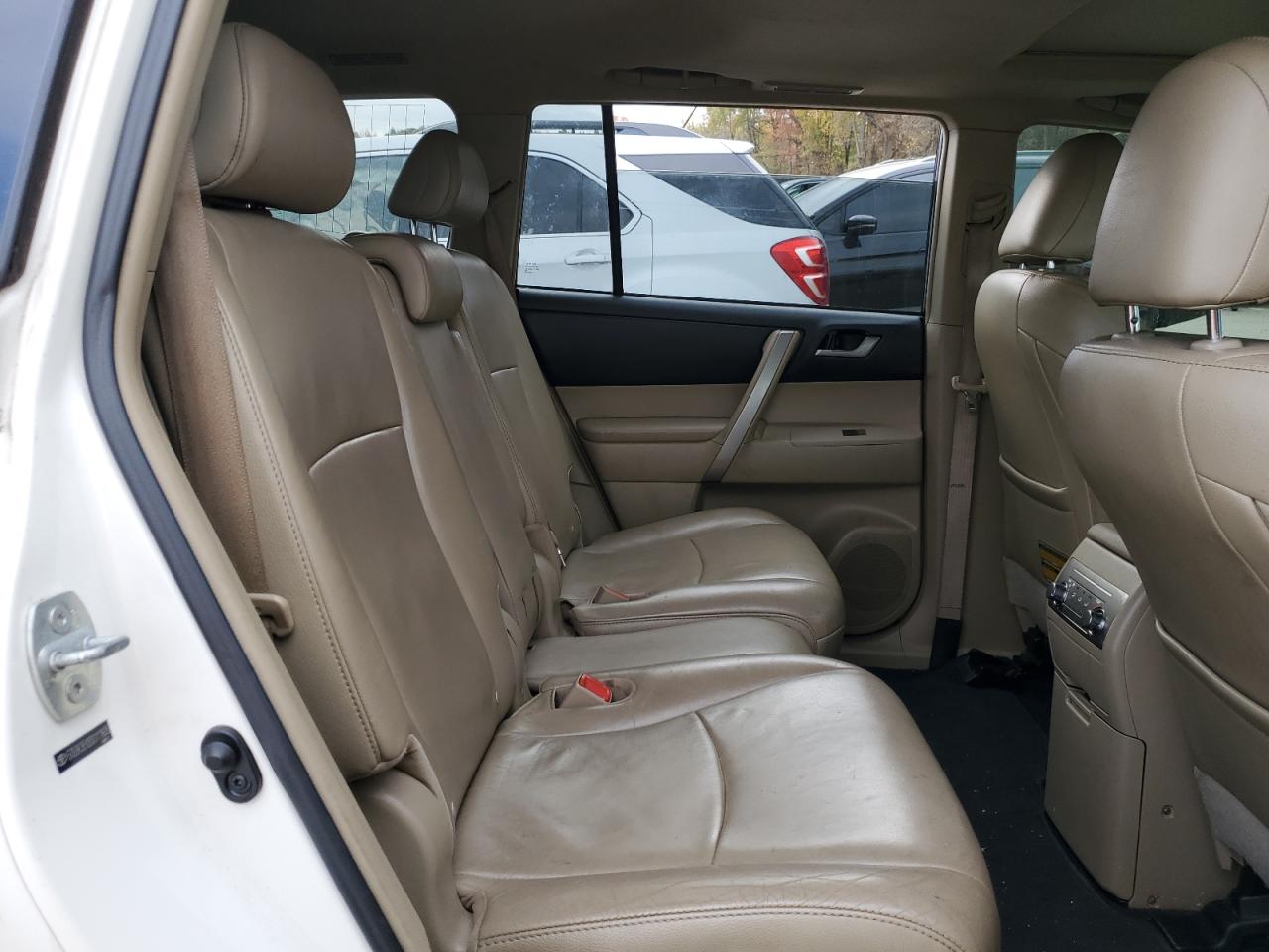 TOYOTA HIGHLANDER BASE