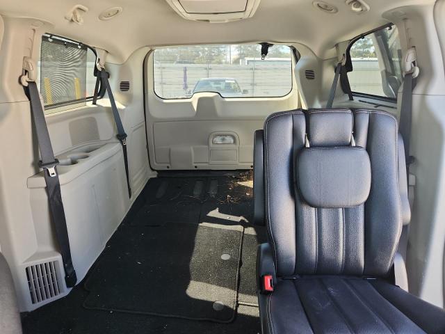 2016 CHRYSLER TOWN & COU - 2C4RC1CGXGR284525