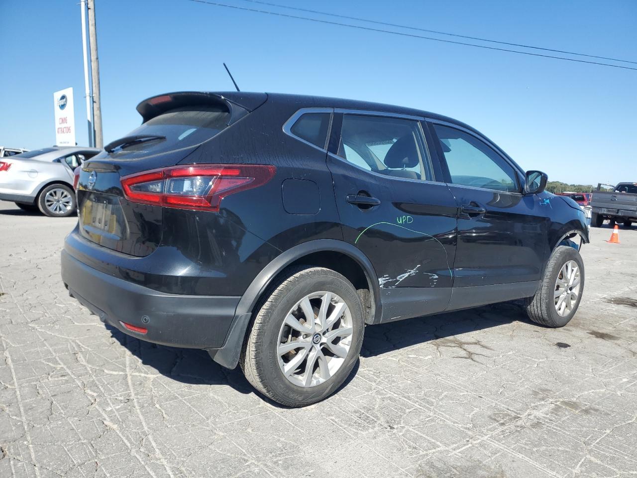 NISSAN ROGUE SPORT S