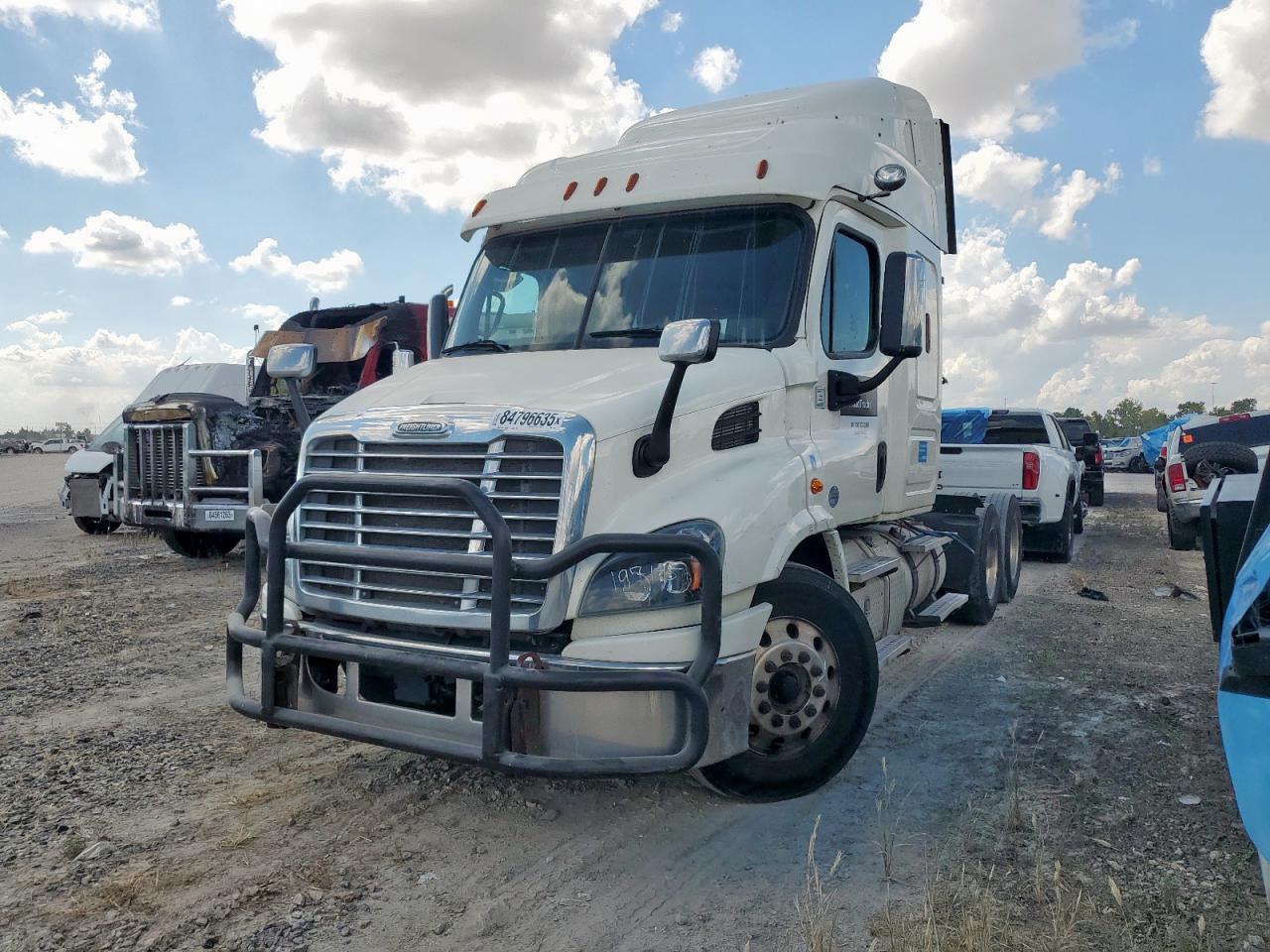Lot #3279639914 2018 FREIGHTLINER CASCADIA 1