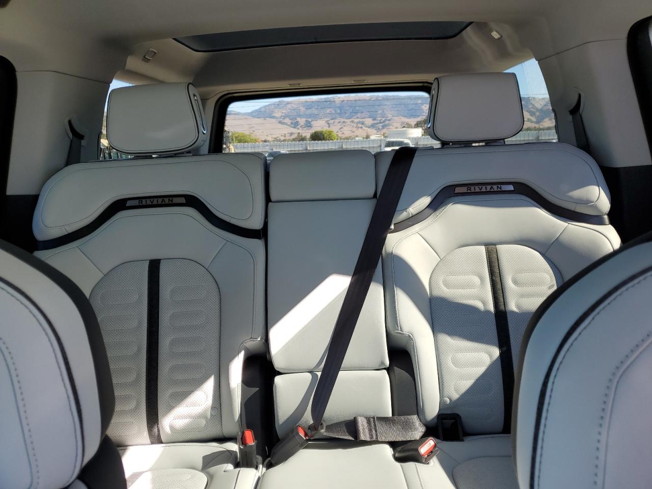 Lot #3317026074 2025 RIVIAN R1S ADVENT