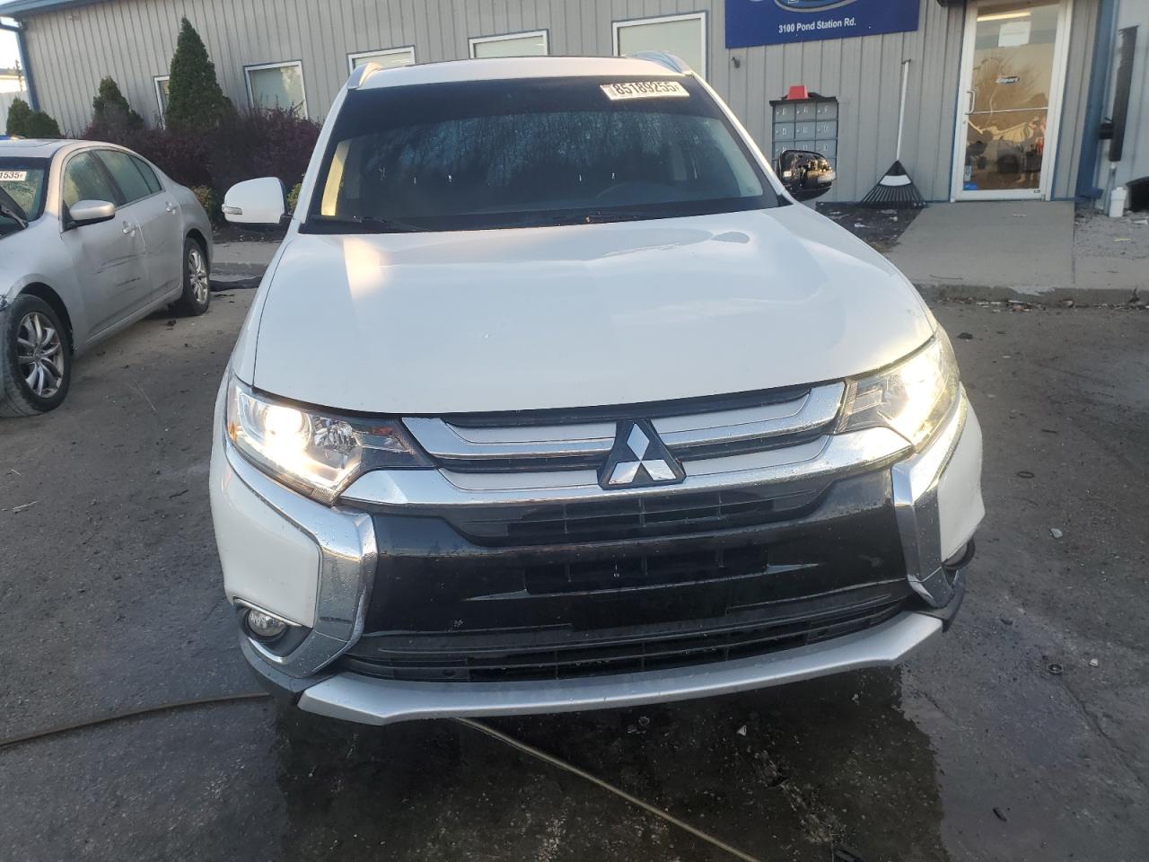 MITSUBISHI OUTLANDER SE